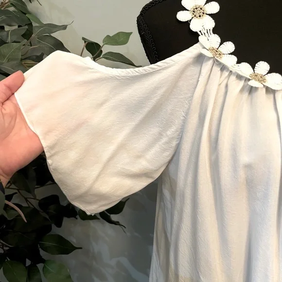 Women’s Daisy Cold Shoulder Top - Large - Picture 4 of 6